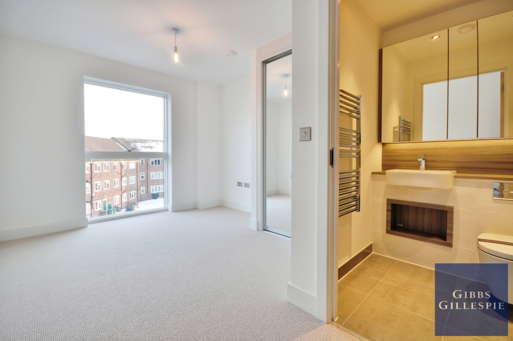 Bedroom / Ensuite
