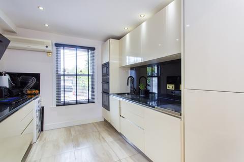 3 bedroom house to rent, Newby Street, London, SW8