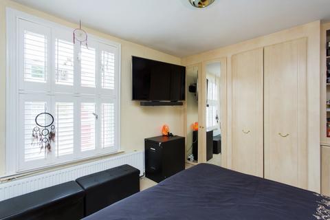 3 bedroom house to rent, Newby Street, London, SW8