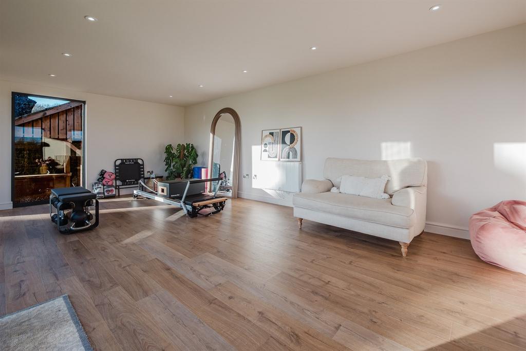 Detached Studio/Home