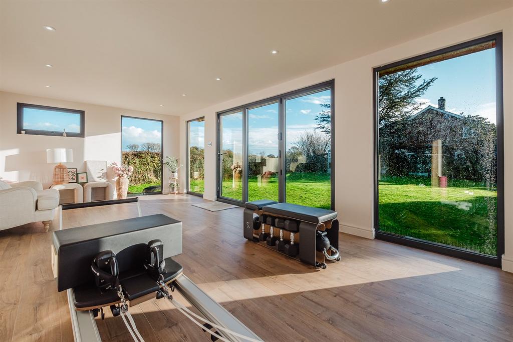Detached Studio/Home