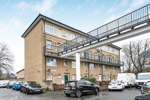 2 bedroom flat for sale, Archer Square, London, SE14