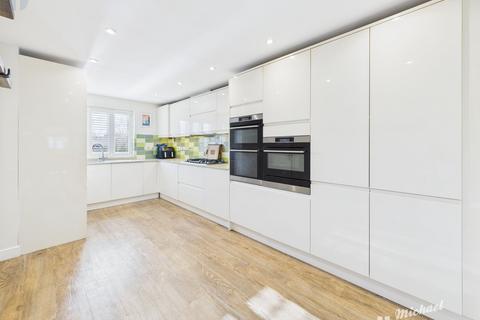5 bedroom detached house for sale, Wykeham Path, AYLESBURY