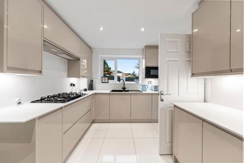 4 bedroom detached house for sale, Falconers Green, Westbrook, WA5