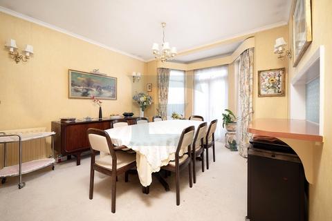 4 bedroom semi-detached house for sale, Fernside Avenue, Mill Hill, London, NW7