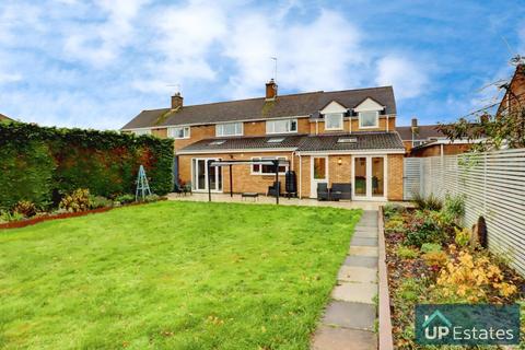 4 bedroom semi-detached house for sale, Elizabeth Road, Hinckley