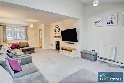 4 bedroom semi-detached house for sale, Elizabeth Road, Hinckley