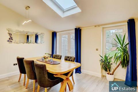 4 bedroom semi-detached house for sale, Elizabeth Road, Hinckley