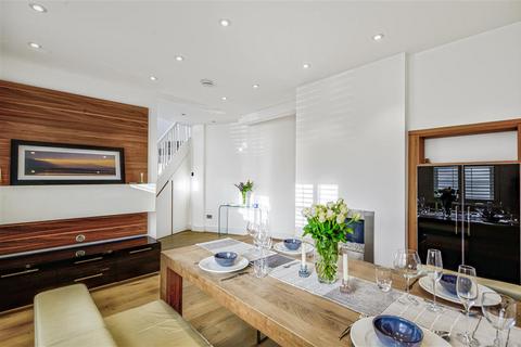 undefined, The Polygon, SW4