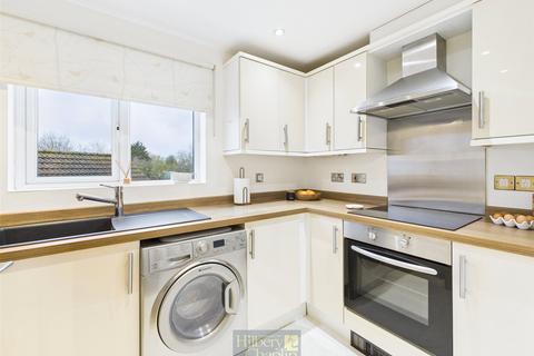 2 bedroom apartment for sale, Bell Close, Laindon, Basildon, Essex, SS15