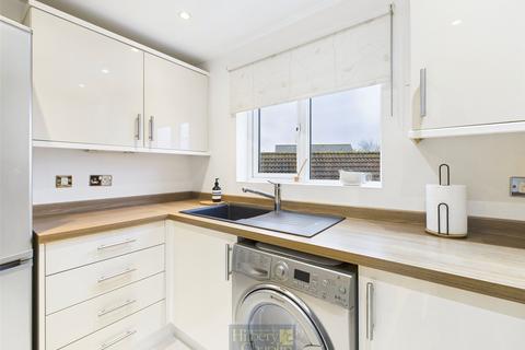 2 bedroom apartment for sale, Bell Close, Laindon, Basildon, Essex, SS15