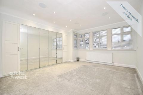 3 bedroom detached house to rent, Castle Drive Horley RH6