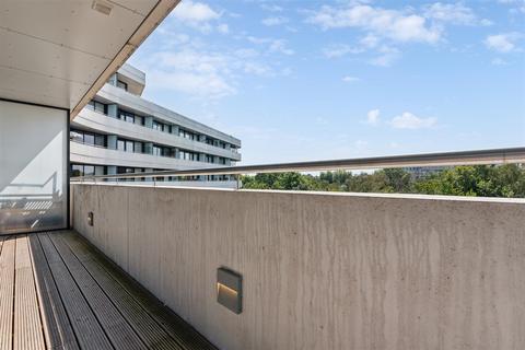 1 bedroom flat for sale, Colonial Drive, London, W4