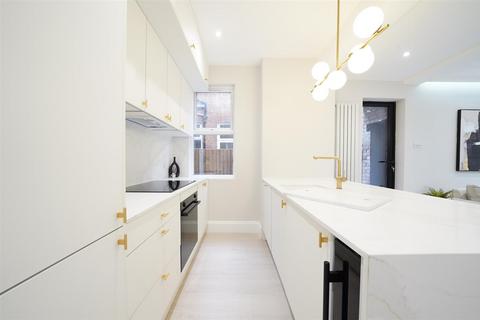 2 bedroom flat for sale, Furness Road, London NW10