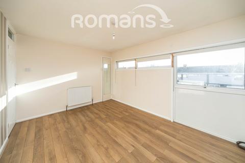 3 bedroom terraced house to rent, Maple Close, Sonning Common, Reading, RG4