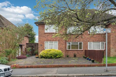 2 bedroom maisonette to rent, Tolcarne Drive, Pinner