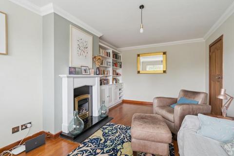 2 bedroom maisonette to rent, Tolcarne Drive, Pinner