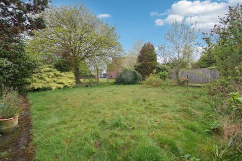 2 bedroom maisonette to rent, Tolcarne Drive, Pinner