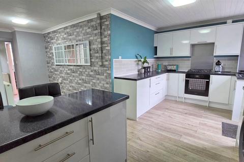 3 bedroom end of terrace house for sale, Beccles Road, Gorleston