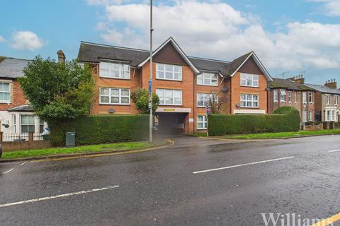 2 bedroom flat for sale, Bierton Road, Aylesbury HP20