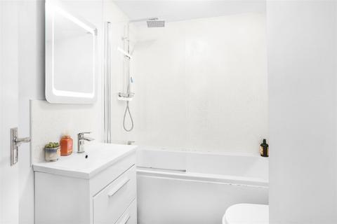 1 bedroom flat for sale, Groveside Close, Carshalton