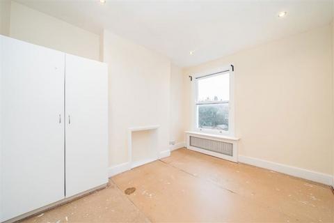 3 bedroom end of terrace house for sale, Scholars Road, London SW12