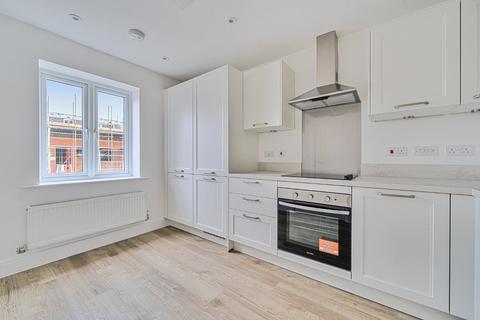 2 bedroom semi-detached house to rent, Egret Way, Hampshire SP6