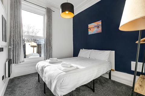 Canham Road, London, SE25