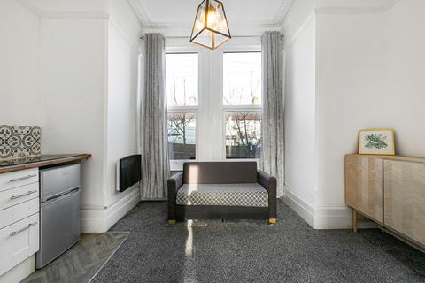 1 bedroom apartment for sale, Canham Road, London, SE25