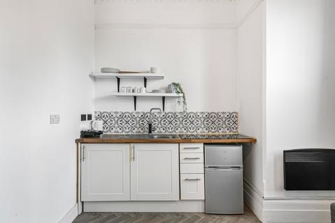 1 bedroom apartment for sale, Canham Road, London, SE25