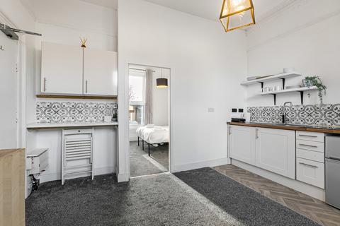 1 bedroom apartment for sale, Canham Road, London, SE25