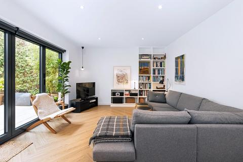 4 bedroom terraced house for sale, Featherstone Mews, London