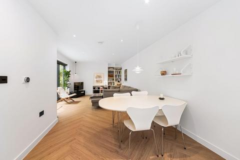 4 bedroom terraced house for sale, Featherstone Mews, London