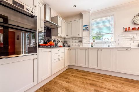 3 bedroom end of terrace house for sale, Newbolt Road, Paulsgrove,