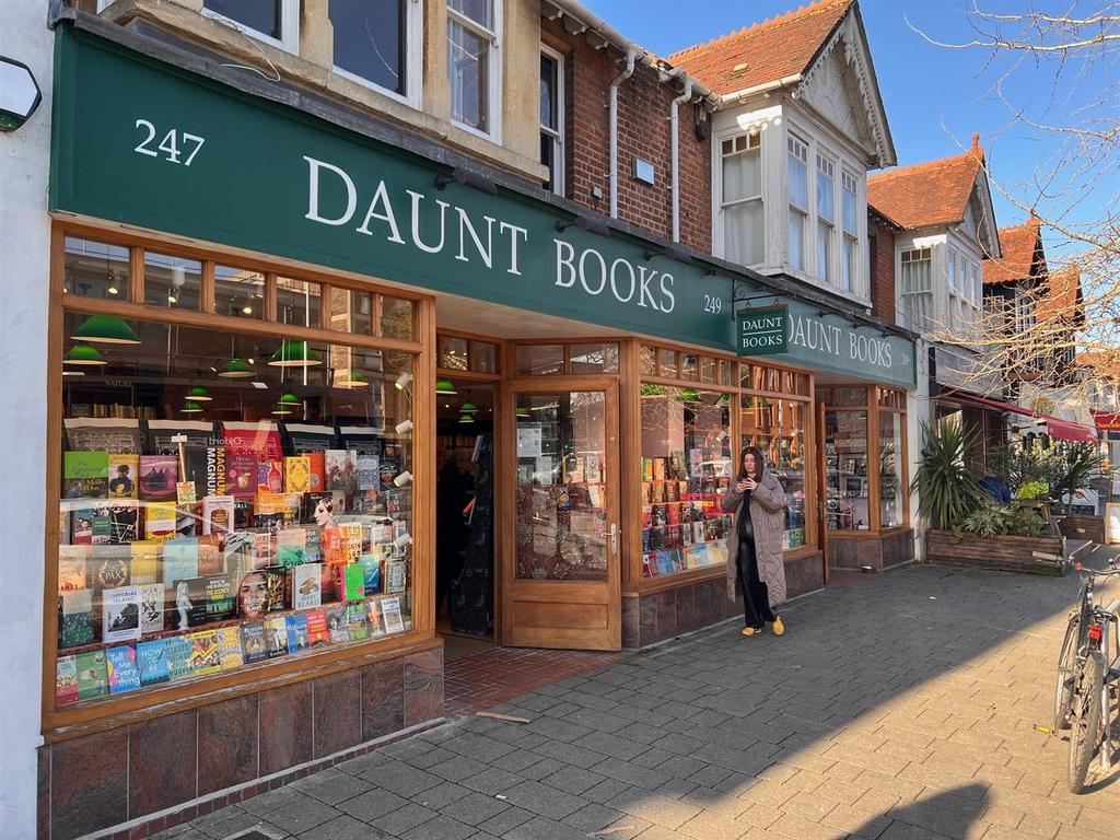 DAUNT BOOKS Summertown.jpg