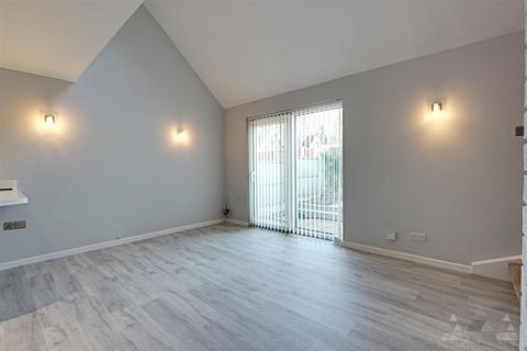 1 bedroom semi-detached house to rent, Arun Dale, Mansfield NG19