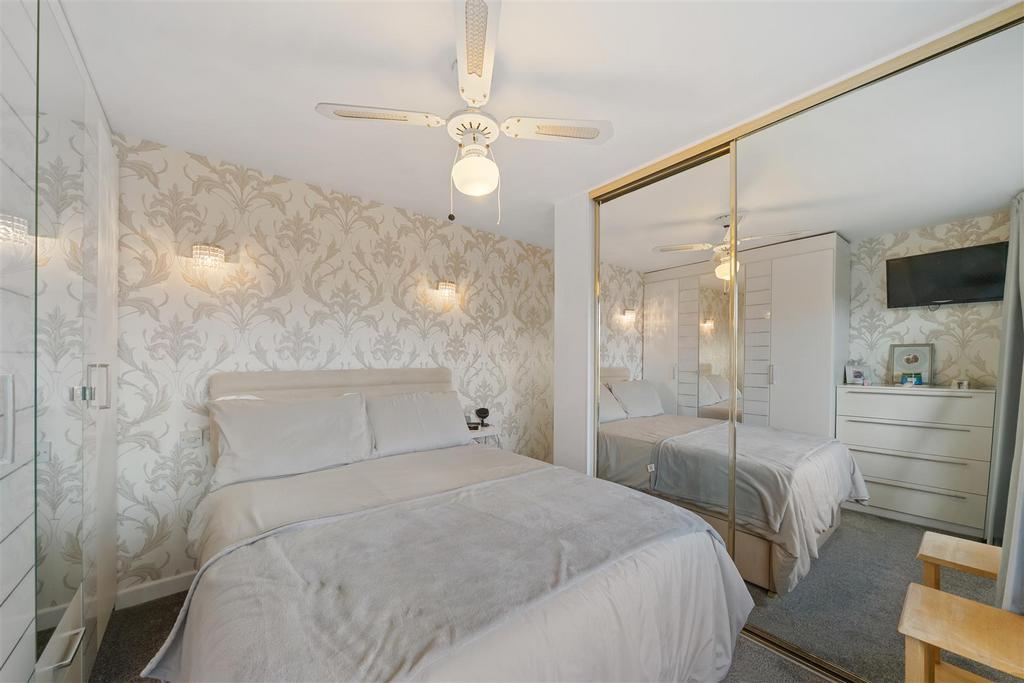 Bedroom 2b.jpg