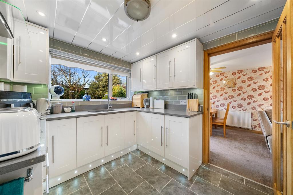 Kitchen2.jpg