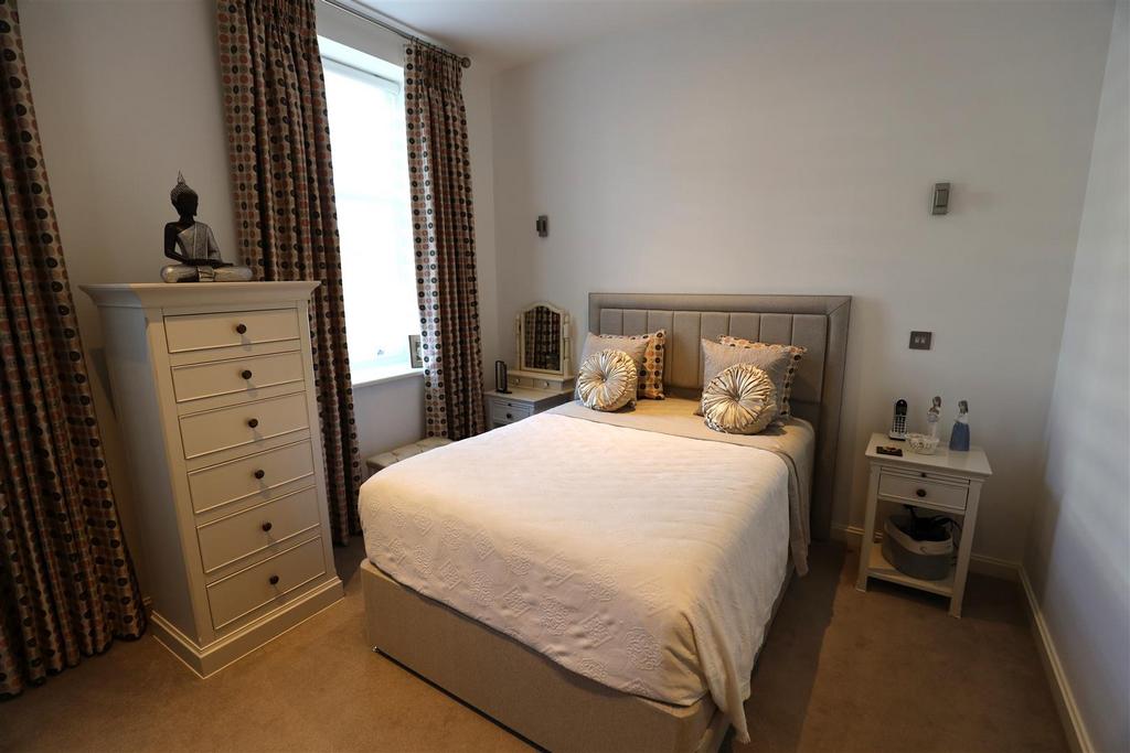Bedroom 1 .JPG
