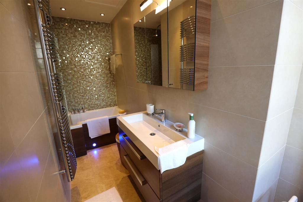 En suite 1 .JPG
