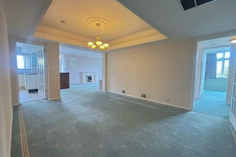 2 bedroom flat for sale, The Bowls, Chigwell IG7