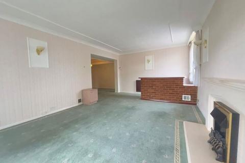 2 bedroom flat for sale, The Bowls, Chigwell IG7
