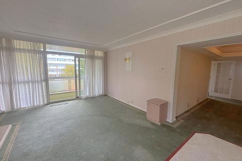 2 bedroom flat for sale, The Bowls, Chigwell IG7