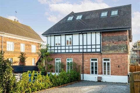 undefined, CHAIN FREE | Bolnore Road, Haywards Heath
