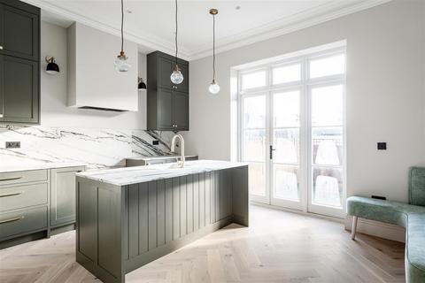 undefined, CHAIN FREE | Bolnore Road, Haywards Heath