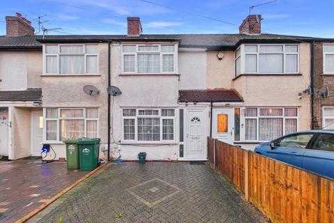 2 bedroom terraced house for sale, Ravensbourne Avenue, Stanwell, Surrey, TW19