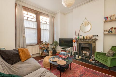 2 bedroom apartment to rent, Penwith Road, SW18