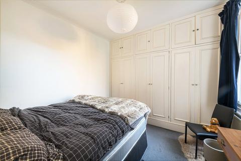 2 bedroom apartment to rent, Penwith Road, SW18