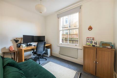 2 bedroom apartment to rent, Penwith Road, SW18