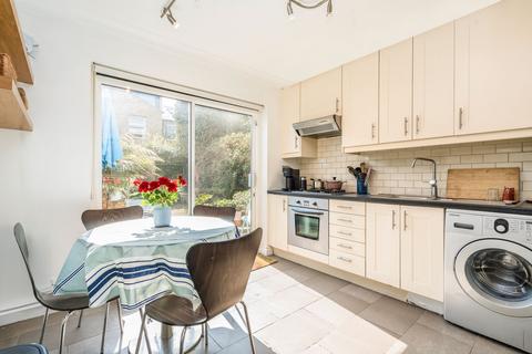 2 bedroom ground floor flat to rent, Hartland Road, NW6